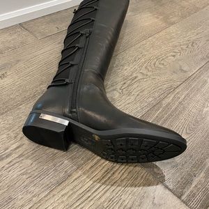Brand new boots, never worn . Vince camuto , love the style 👍